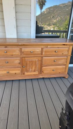 Pine dresser
