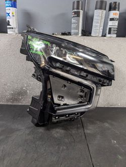 2021-2020-2022-2023-2024 CHEVROLET TAHOE SURBUBAN RIGHT HEADLIGHT OEM USED #10451