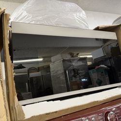 Brand New Samsung Bespoke Microwave Oven White Color 30”w