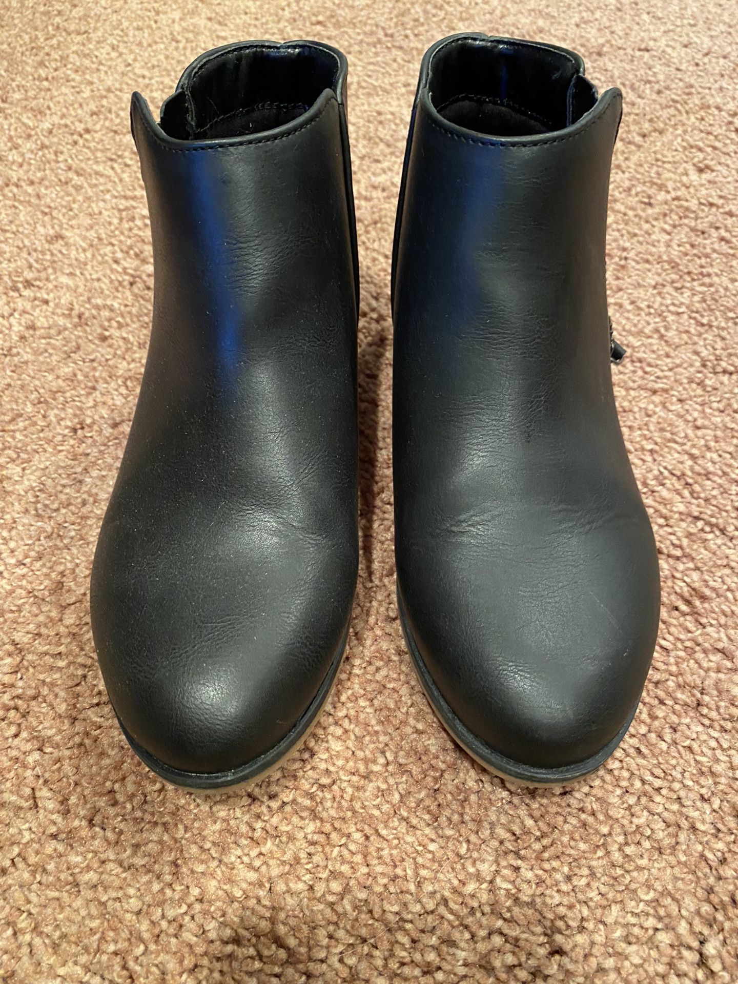 Girls black short boots