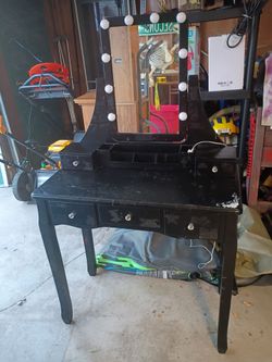 Black Girls Vanity with Working Lights on the Mirror