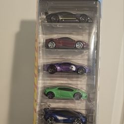 Hot Wheels 5 Pack 2025 Motor Show Purple Ferrari
