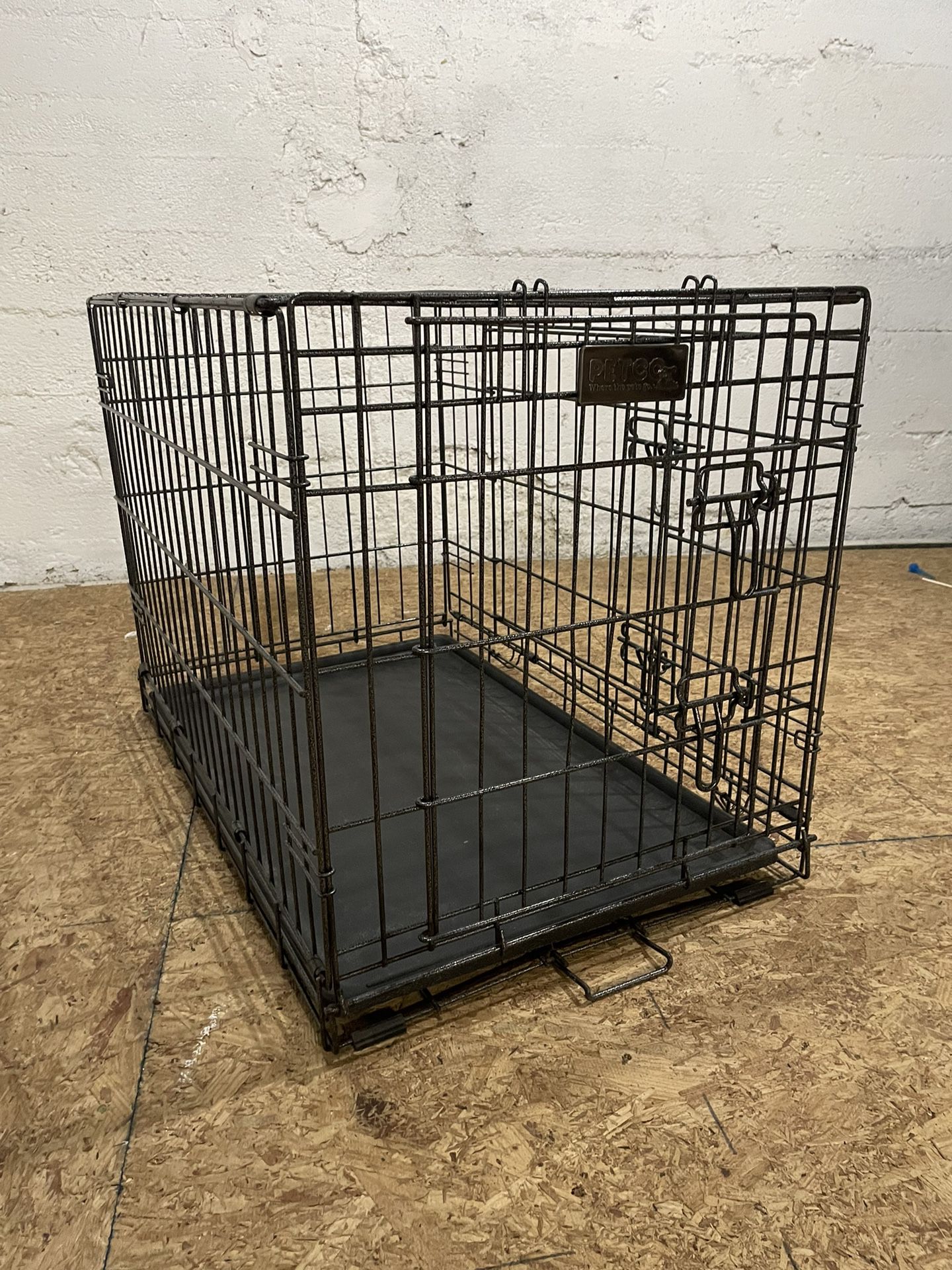 Medium Size Metal Foldable Dog Crate