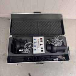 Novatron 1000 2 Light Studio/Travel Light Kit w/ Case