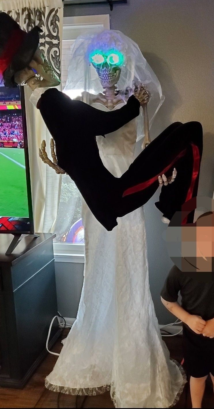 Skeleton Bride And Groom