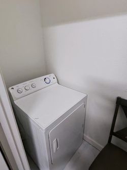 GE White Electric Dryer