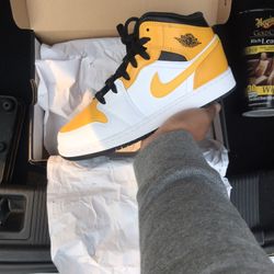 Jordan 1 Mids Brand New Size 6y