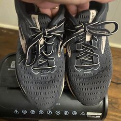 Women’s Tennis Shoes Size 9 New 