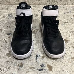 Nike Black And white Big Boys Size 5y Tennis Shoes