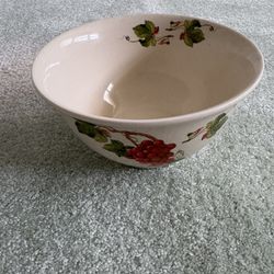 Vintage Teleflora Serving Mixing Bowl, Grape Vines And Leaves Pattern 1984 Portugal