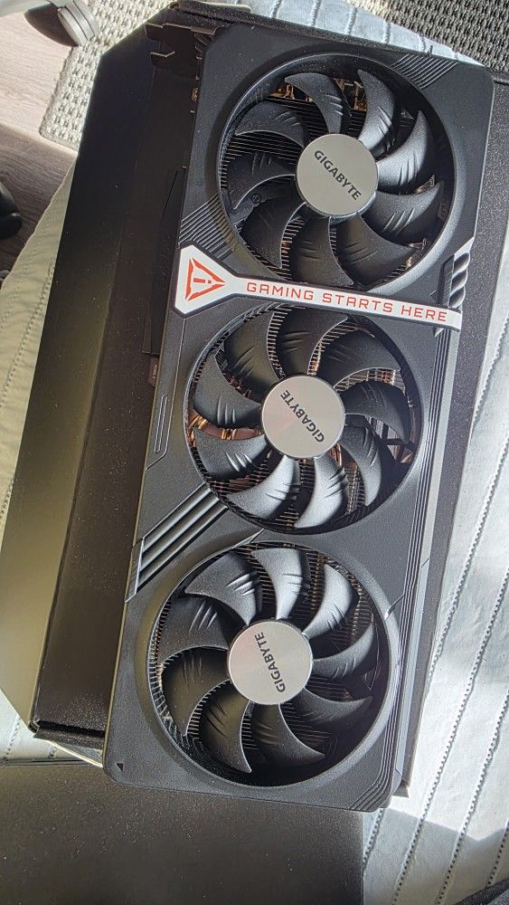 7700XT Gigabyte Graphics Card