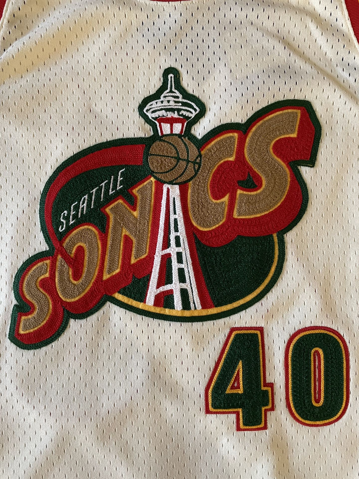 Shawn Kemp Sonics Jersey L for Sale in Bend, OR - OfferUp