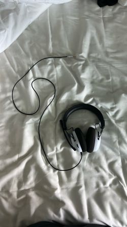 Onn. Wired Gaming Headset for PS4/PS5.