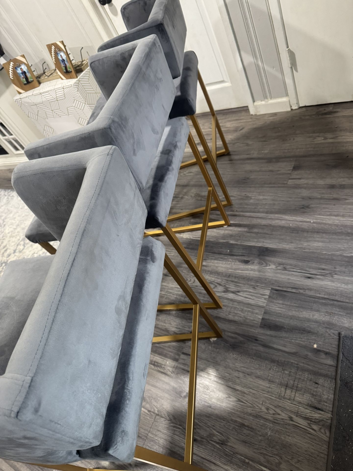 Counter height bar stool. Set of 3