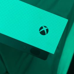 Xbox One S (Great Condition)