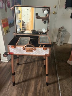 Impressions travel case vanity