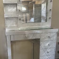 Vanity Set With Shelfs 