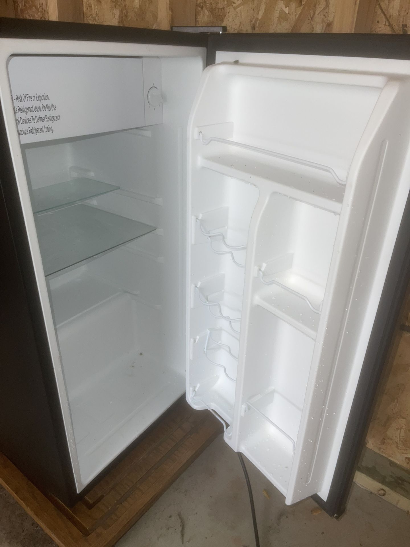 Galanz 3.3 Cu ft One Door Mini Fridge