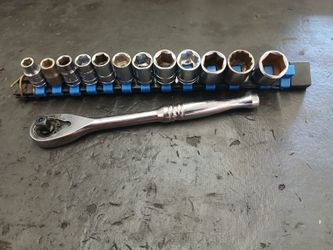 Socket set with ratchet