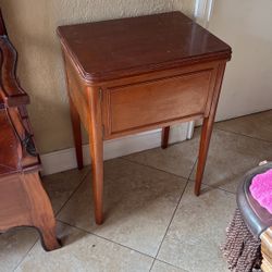 Antique Sewing Machine. Very Unique 😍