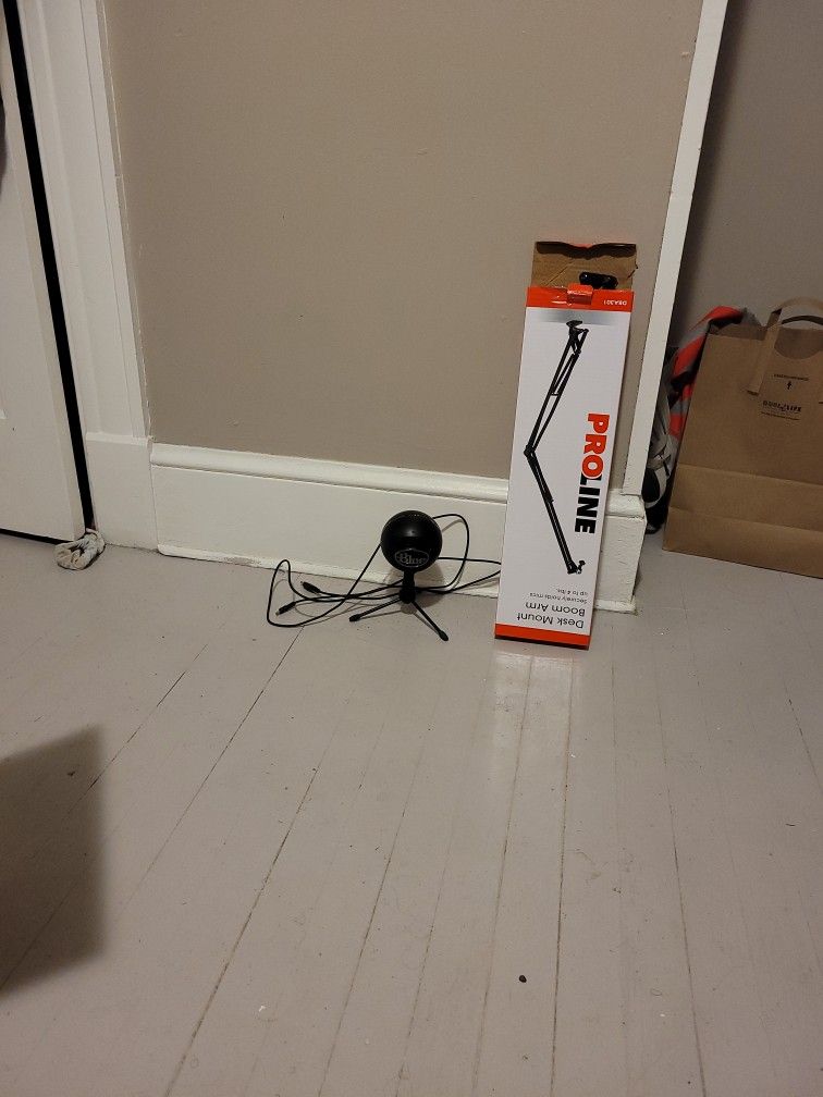 Blue MIC and Desk Mic Mount