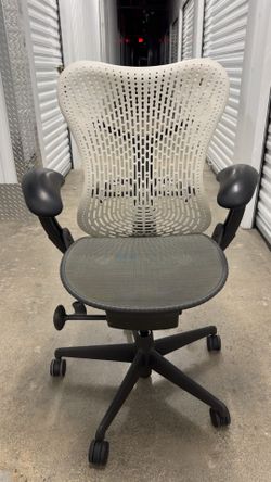 Herman Miller Mirra