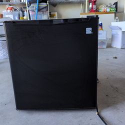 Kenmore Mini Fridge With Freezer 