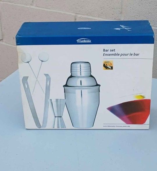 Martini Shaker Bar Set