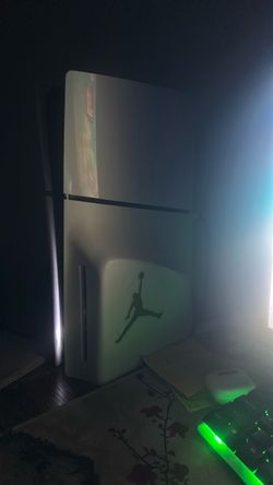 New barley used ps5 works good and smooth does not over heat