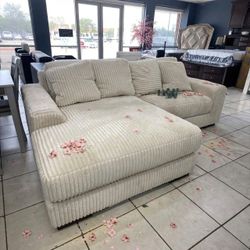 LINDYN IVORY 2-PIECE LAF SECTIONAL