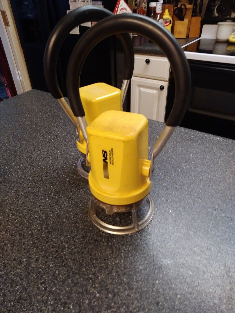 RAILROAD LANTERNS. 6 VOLT BATTERY OPERATED. 40 EACH. OBO