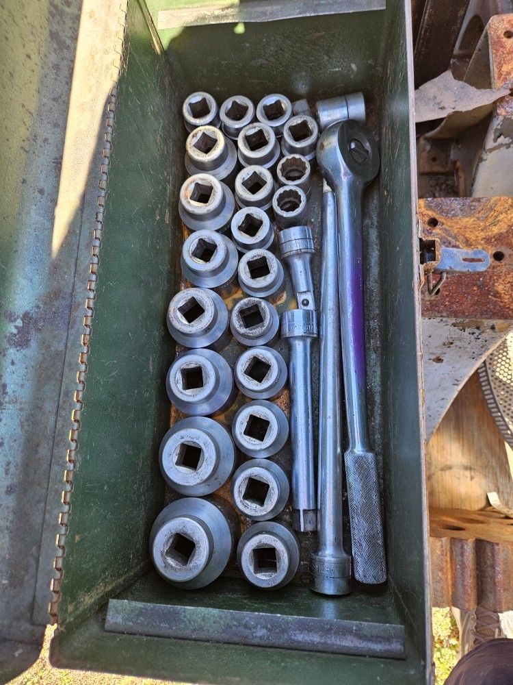 Vintage S-K 3/4 Inch Drive 28 Piece Ratchet Set With Box