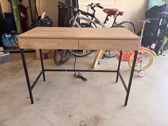 Computer desk