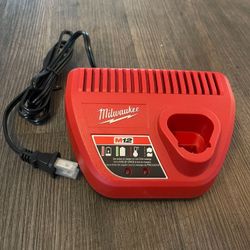 Milwaukee M12 Charger 