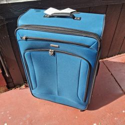 Maleta Grande Nueva Con Etiquetas  Para 55 Libras