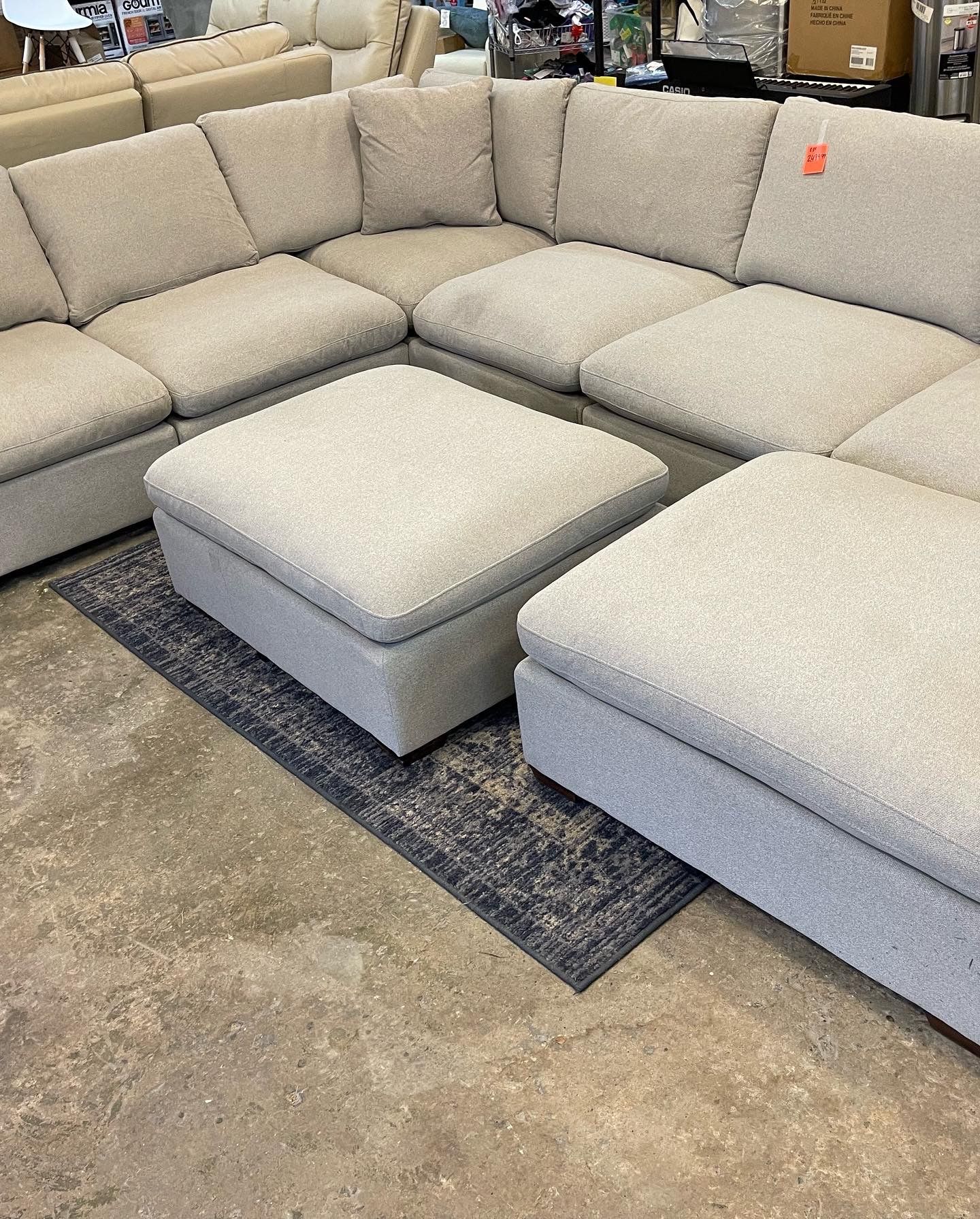 Large Grey Sectional With 2 Ottomans