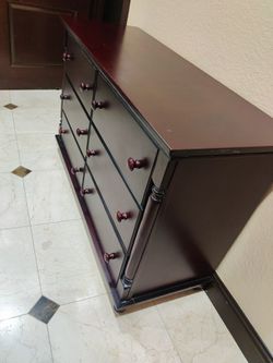 Dresser