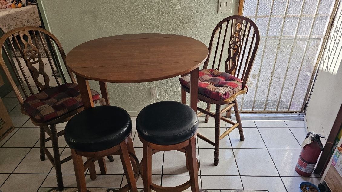 Wood 5 PC. Round Dining Room Table