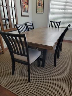 Beautiful Distressed Dining Table and Chairs w/ Extensions