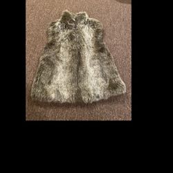 EUC Women’s Faux Fur medium fashion vest warm coat jacket cover up EUC!