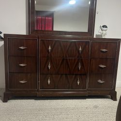 dressing table with 2 nightstands.