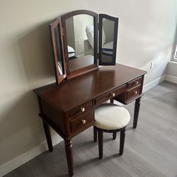 Victorian style vanity dressing table