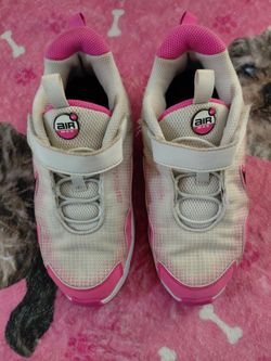 Nike air max nova size 2.5Y