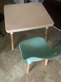 Kids table and chair
