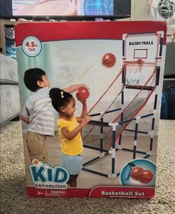 Kid Connection Basketball Set 4.5ft Tall