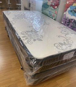 Set Twin Size Mattress, Box Spring And Metal Bed Frame 