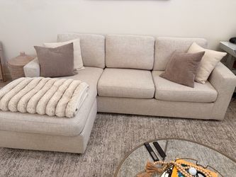 Modern sectional couch with reversible chaise | stylish and cozy