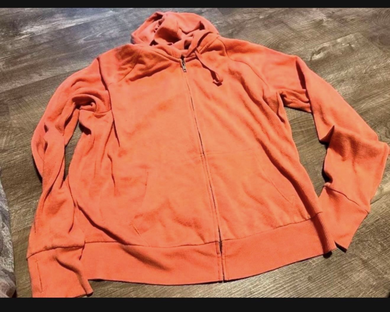 Womens Sweatshirts Size Xl Like New $8 Each 