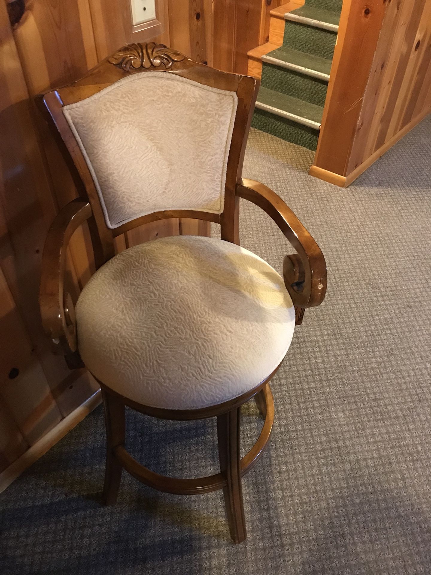 Set of 4 chairs. Good for a bar or pool table area.