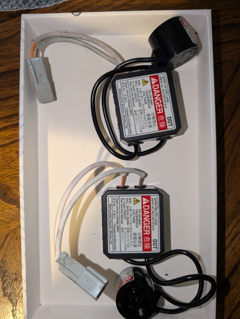 Stock HID Headlight Ignitor For 99-04 Acura, Honda, and Nissan